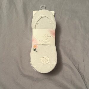 Jessica Simpson White Floral Fashion Liners with Anti Slip Heel
